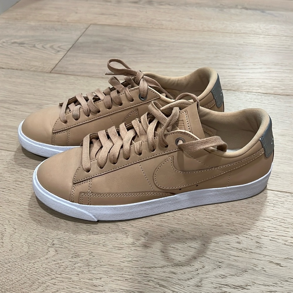 Nike Blazer Premium Low QS Women's Shoe
Style#: AA1557‌-‌200
Size: 7.5
